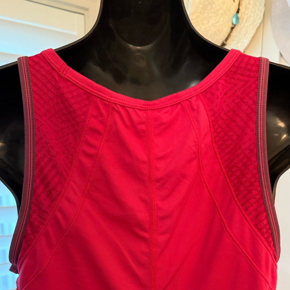 🩷 Lolë Women’s Fuchsia Vibrant Pink Athletic Tank Top Size Small - Picture 6 of 9